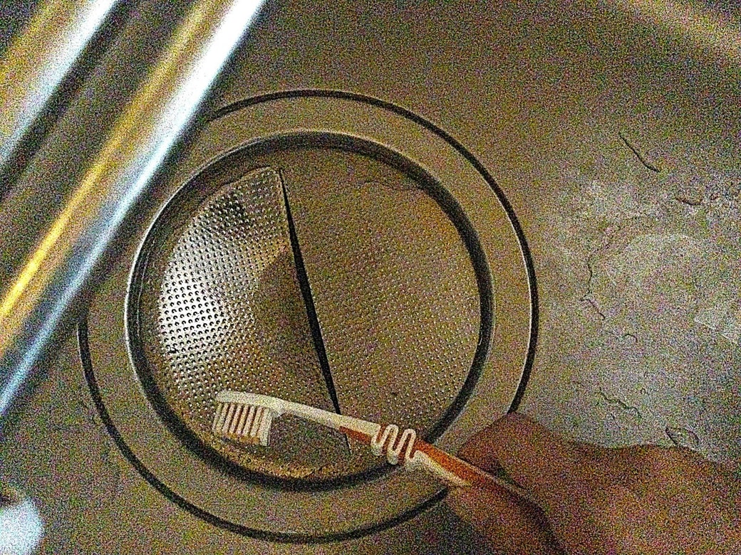 キッチンシンクを掃除