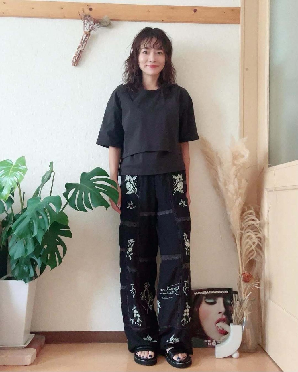 スミクロのTシャツでニュアンスをオン。