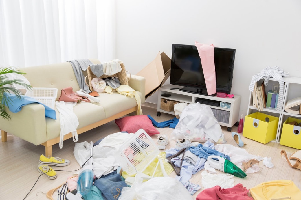 散乱した部屋