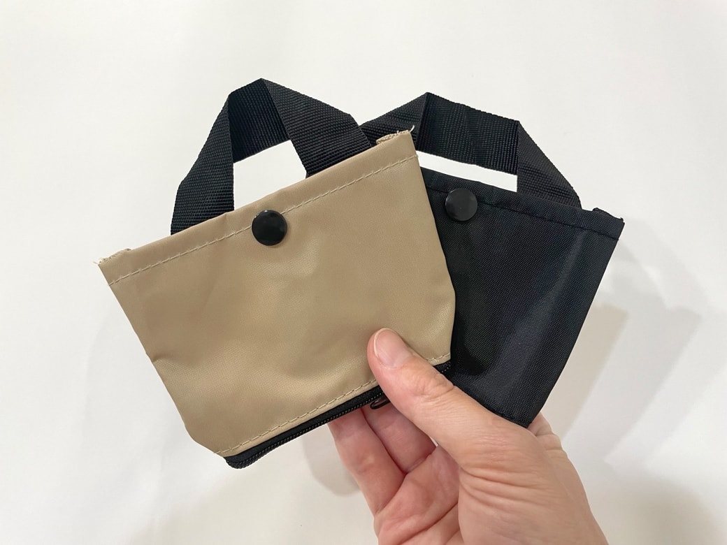 ベージュとブラックの2色展開