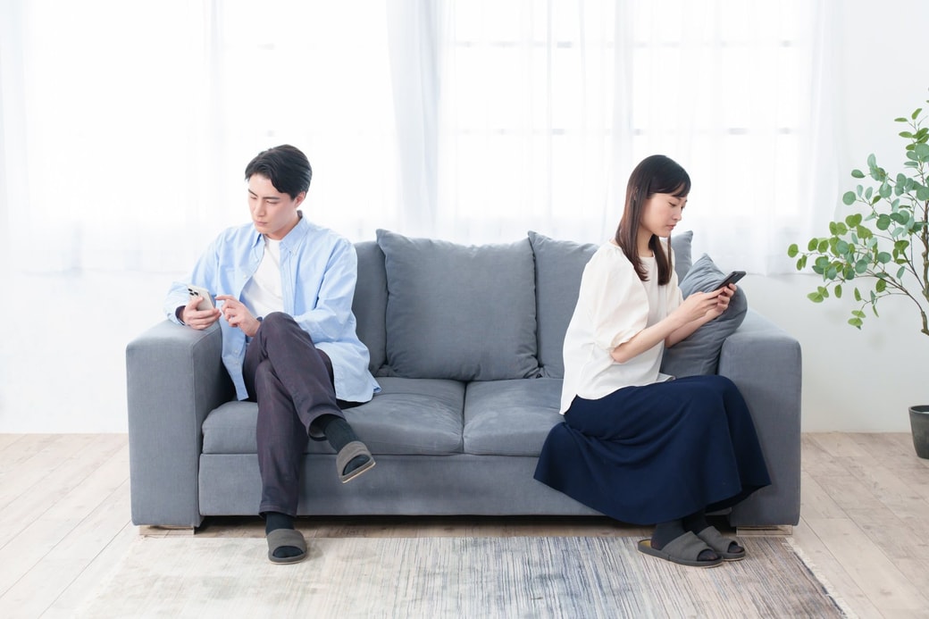 距離を取る夫婦