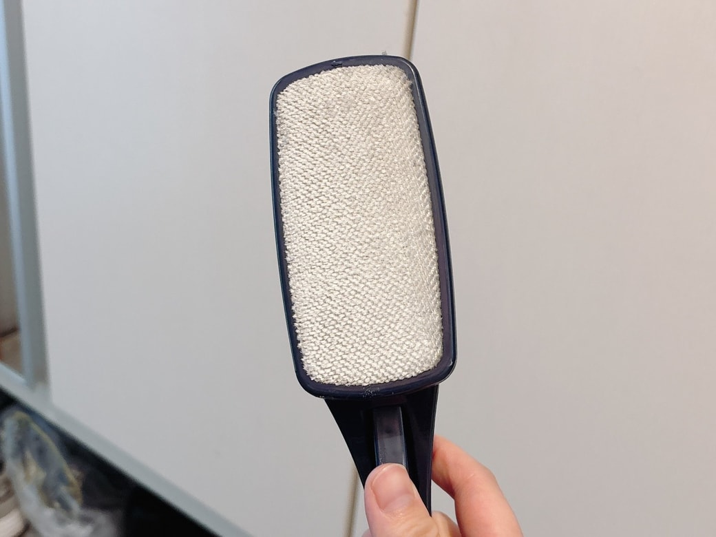 たたき掃除に使うエチケットブラシ