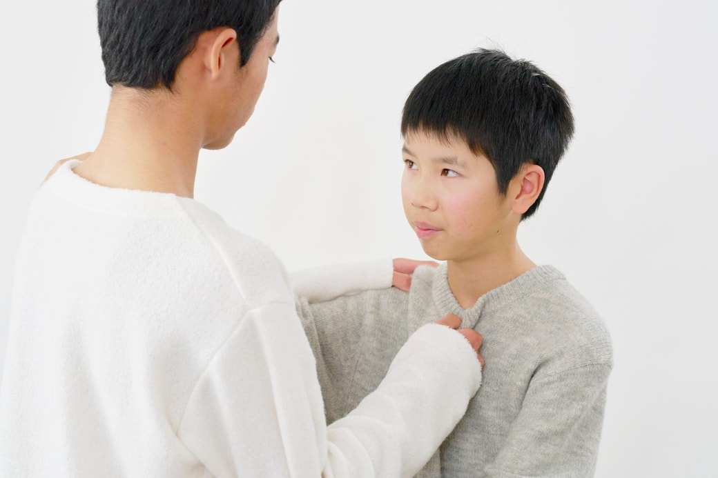 喧嘩する男の子