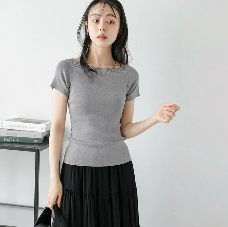 着るだけで上品に決まるサマーニット