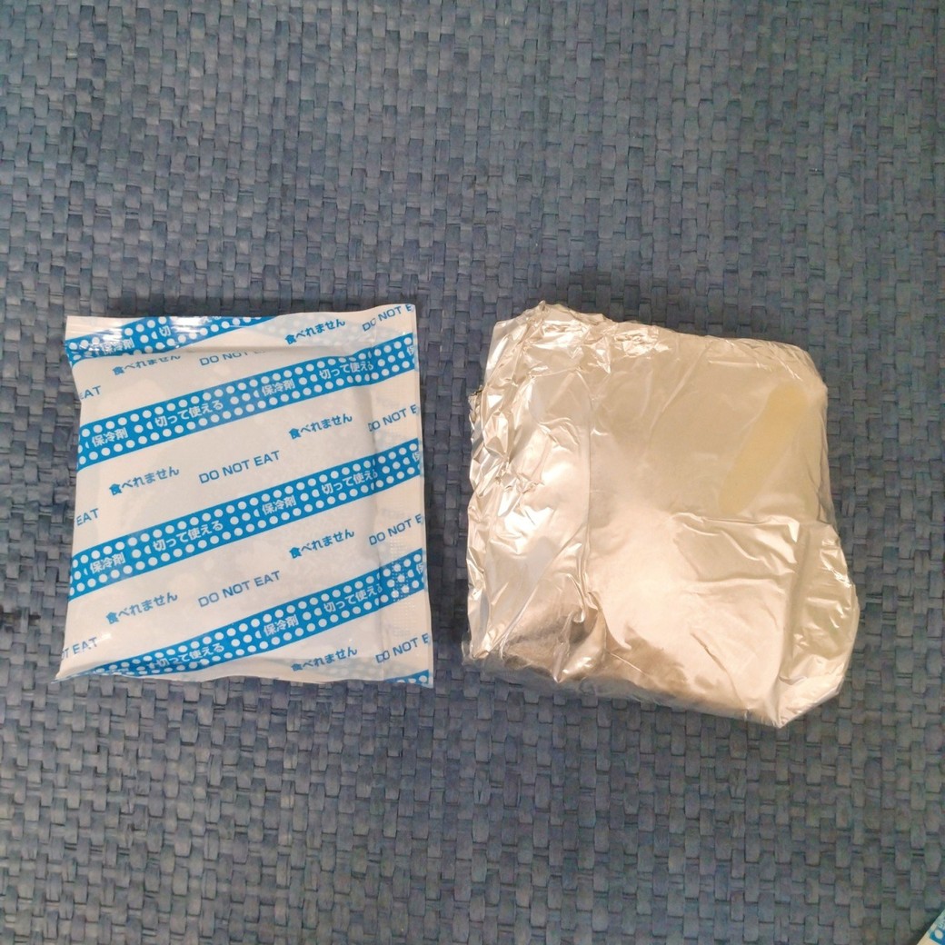 アルミホイルを巻いた保冷剤