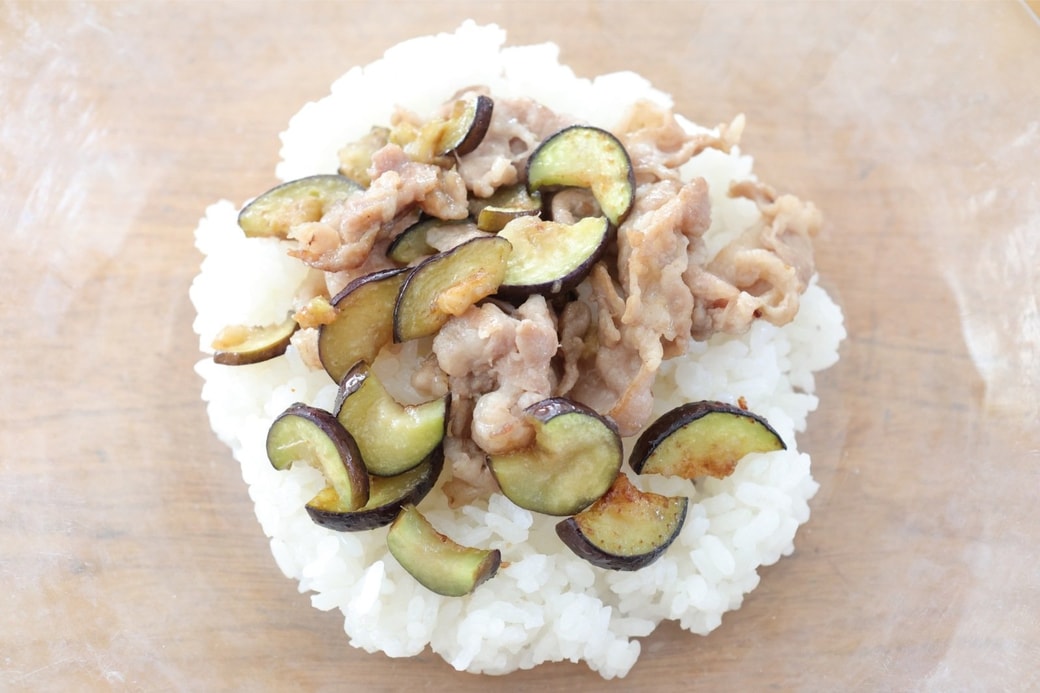 ナスと豚肉のおにぎり
