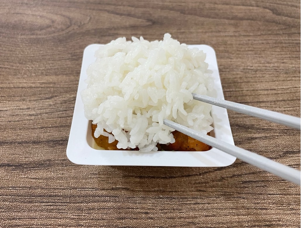 ご飯をのせる