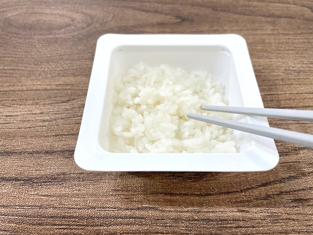 ご飯を3分の1程度の高さまで入れる