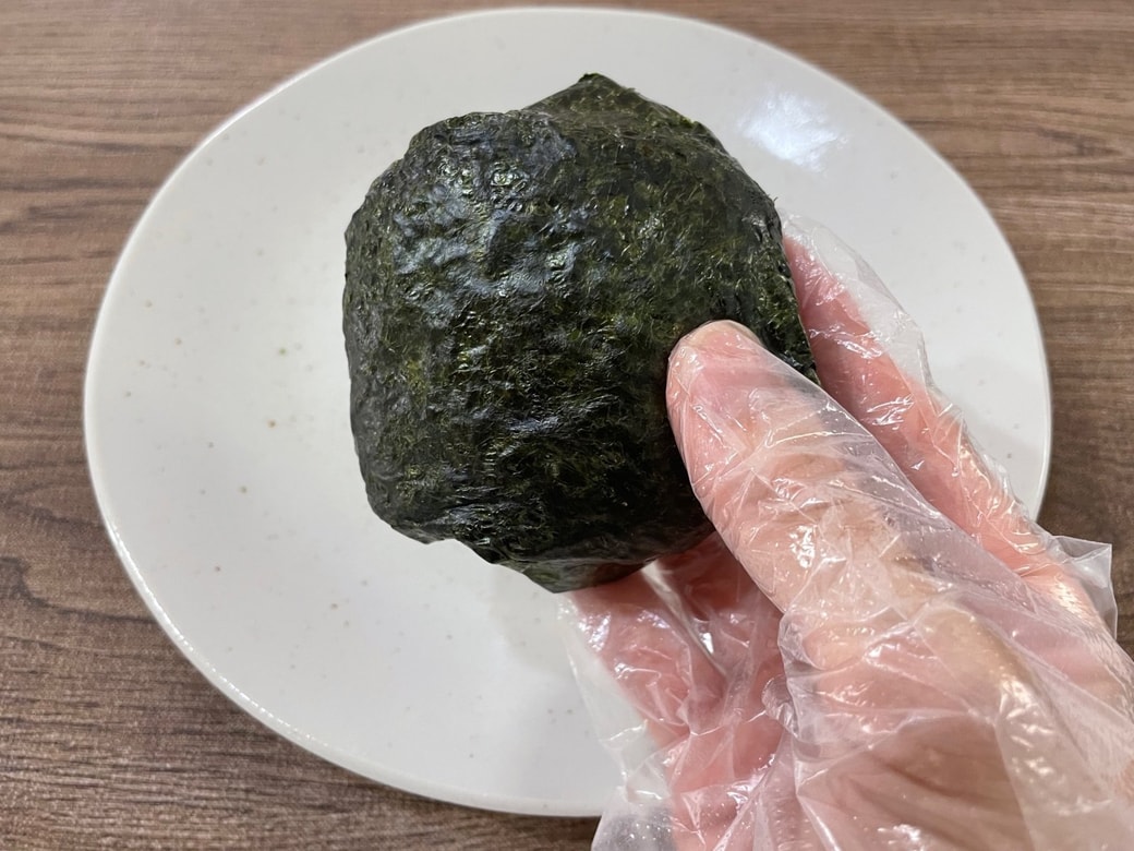 食べやすいサイズのおにぎらずの完成