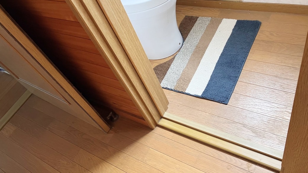 ドアを開けたトイレ