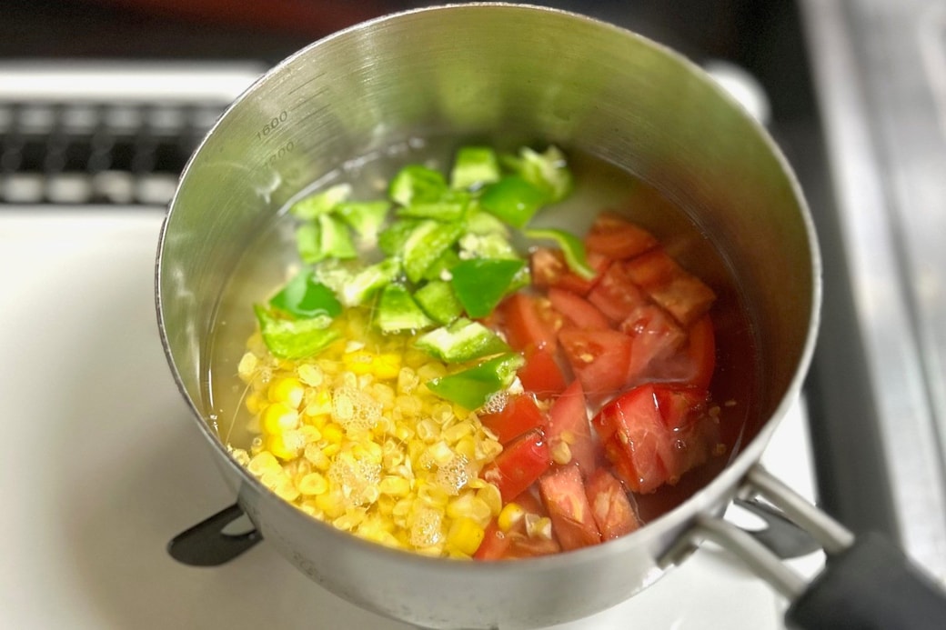 材料を煮る
