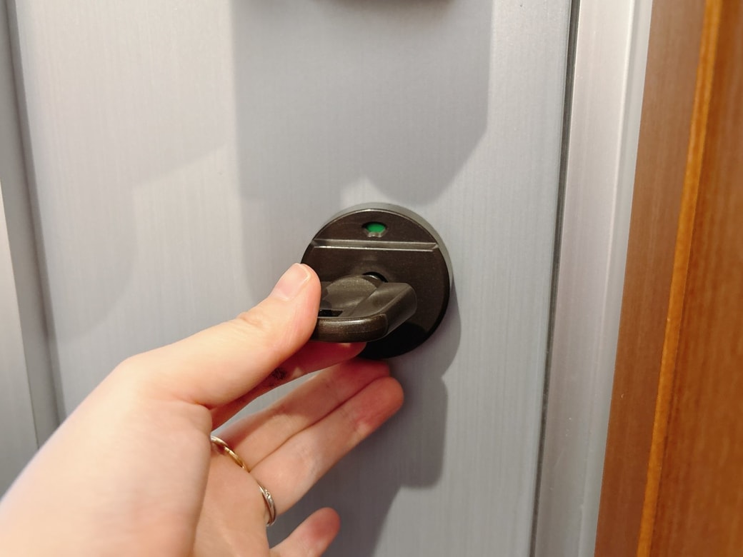 戻すときもボタンを押しながら