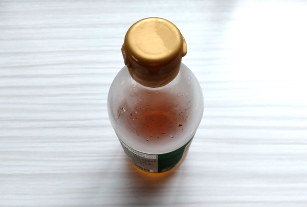 瓶に入った酢。