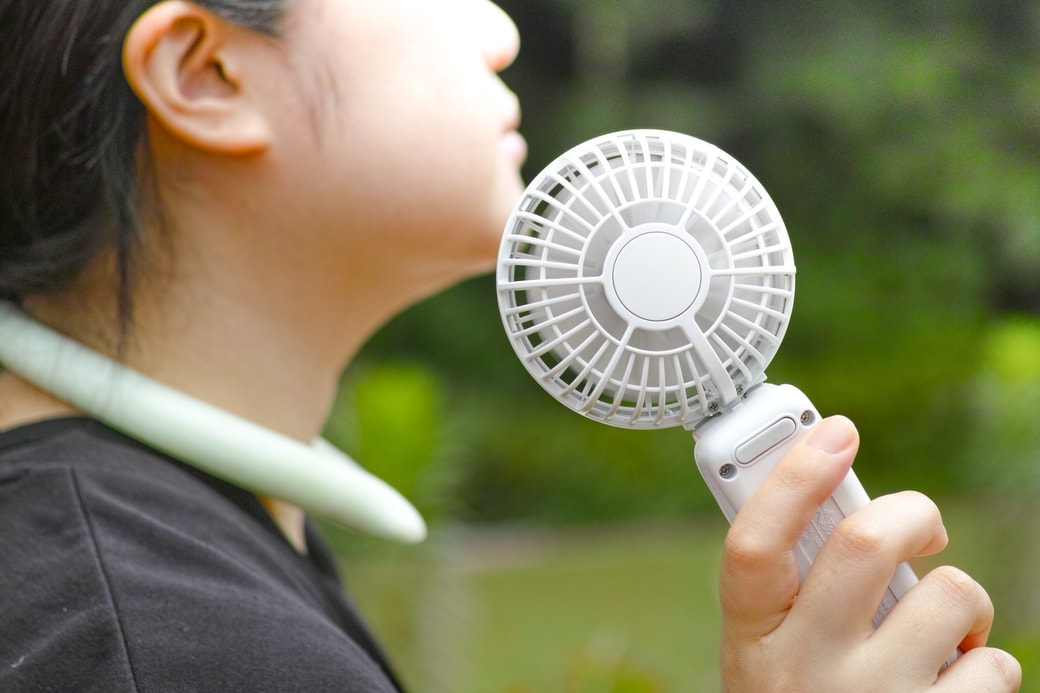 暑い屋外で同じ場所に風を当て続けるのはNG
