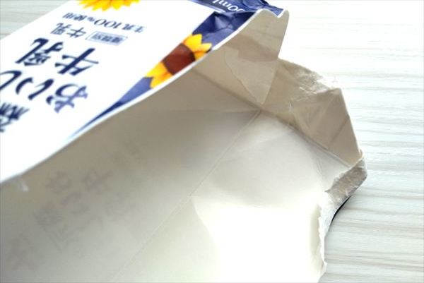 底の接合部分を開く。