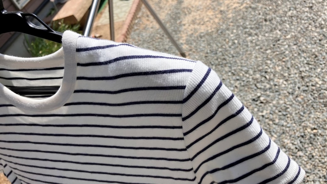 裏ワザを使って干したTシャツ