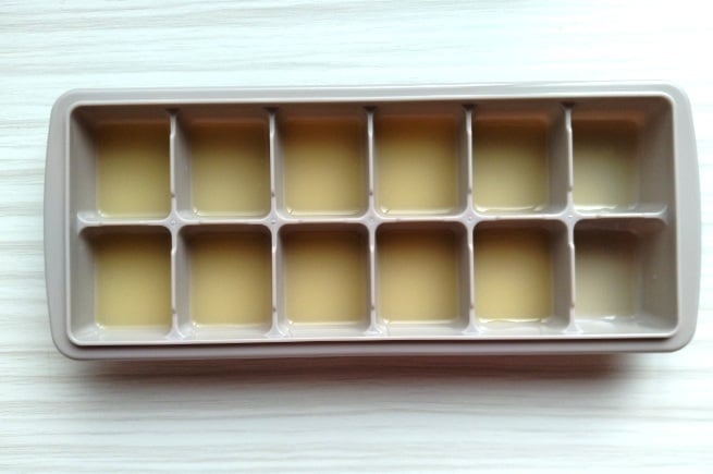 レモン汁を製氷皿に入れたところ