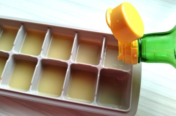 レモン汁を製氷皿で凍らせる