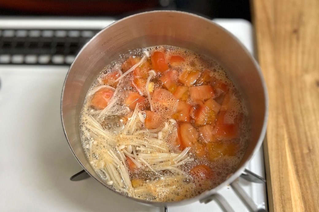 材料を煮る