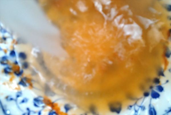 皿にゆで汁をかける。