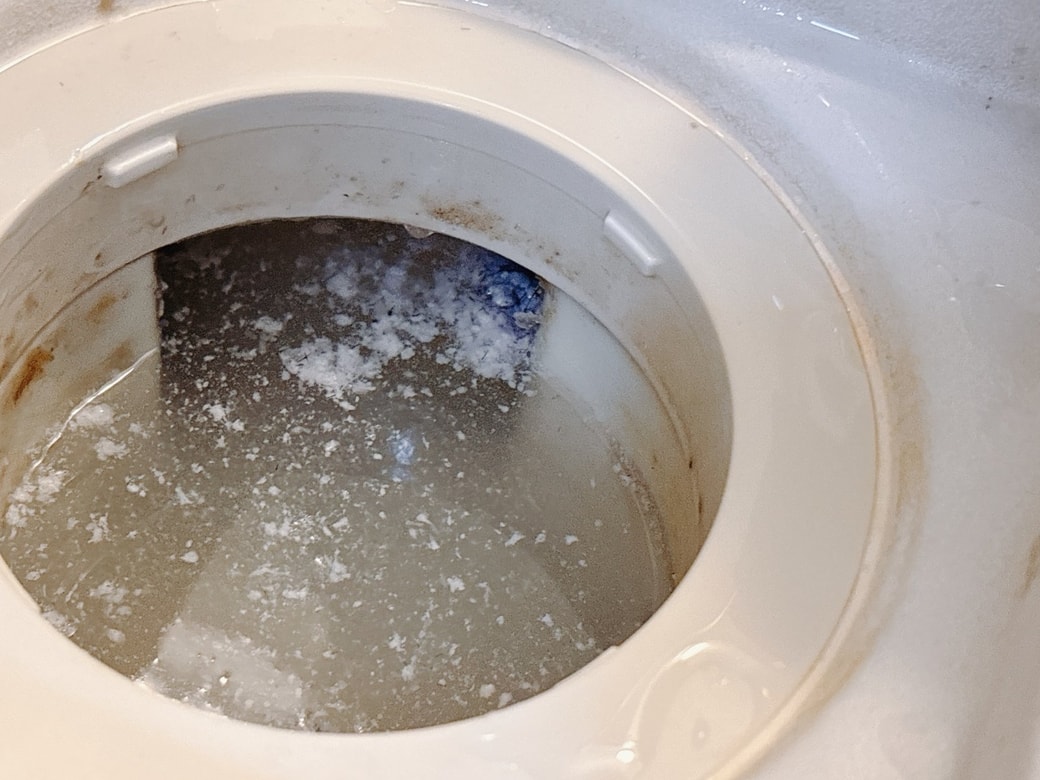 整流ブロックを外した排水口