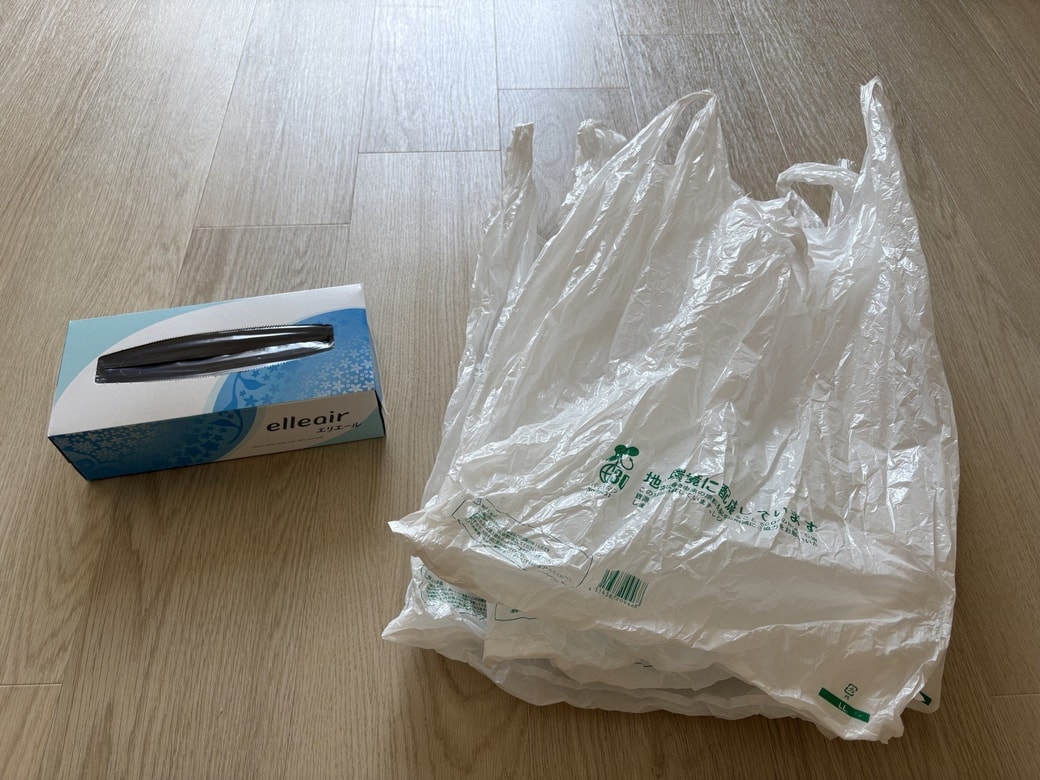 レジ袋とティッシュの空箱
