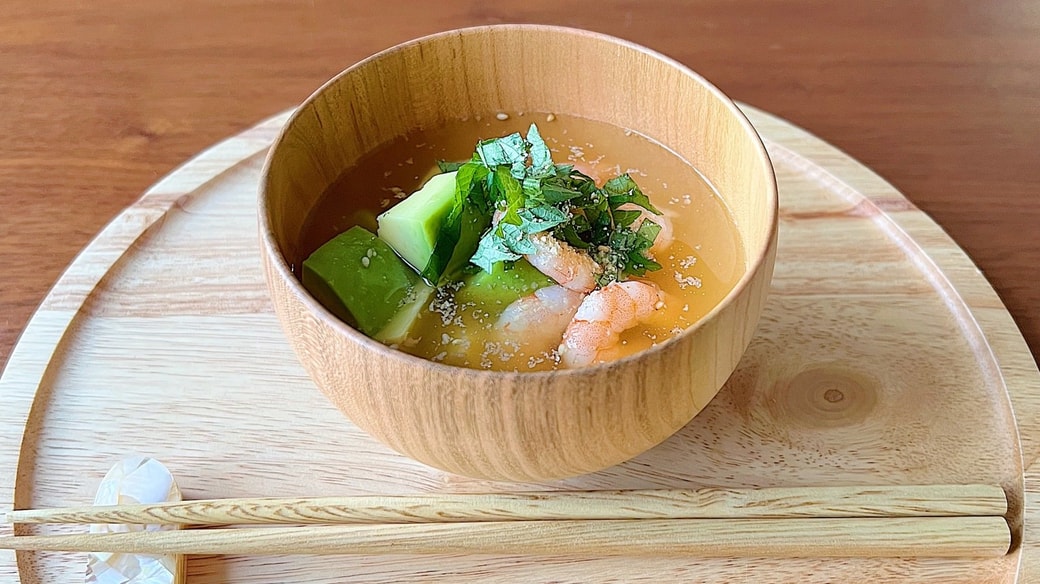 アボカドの冷製みそ汁