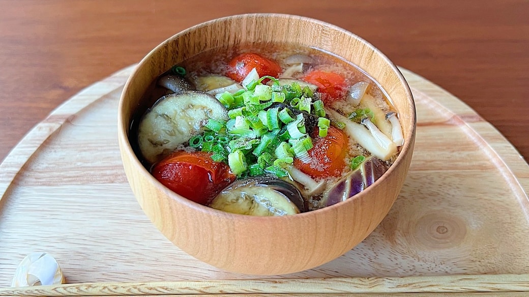 ナスとトマトのみそ汁