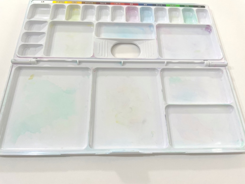 絵の具のパレットの色の跡が落ちない