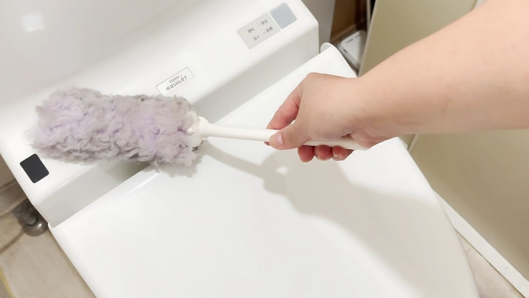 トイレ用にハンディモップを置いている