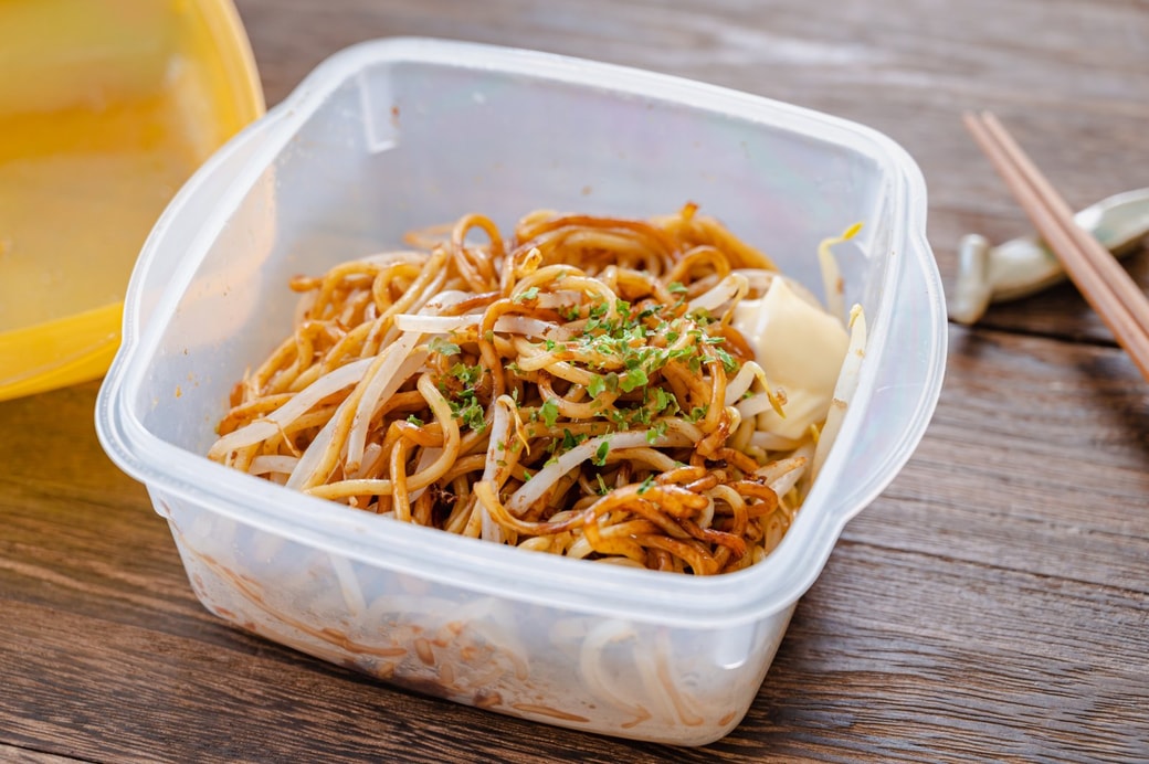 タッパーの焼きそば