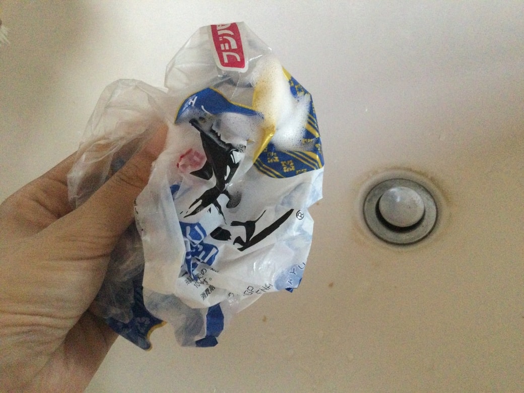 食パンの袋をスポンジとして活用
