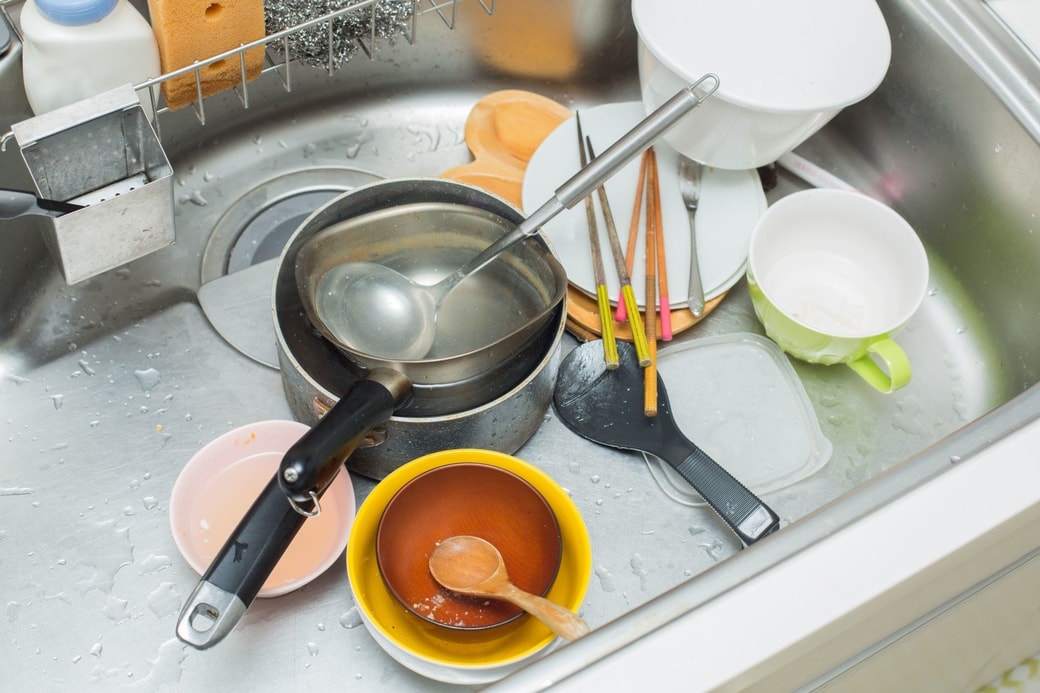 汚れた食器を重ねない