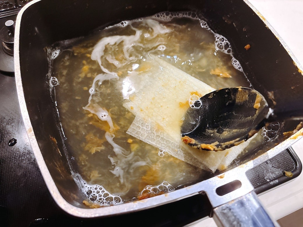 こびりついたカレーを落とす