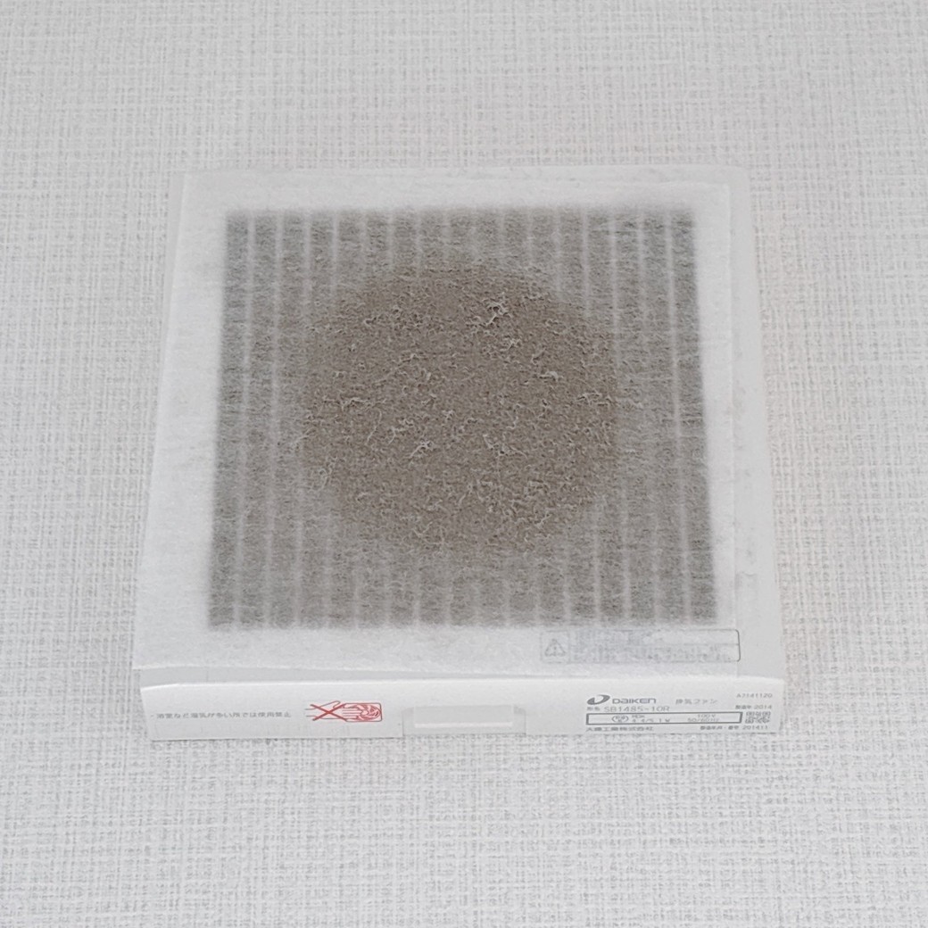 ホコリだらけの換気扇