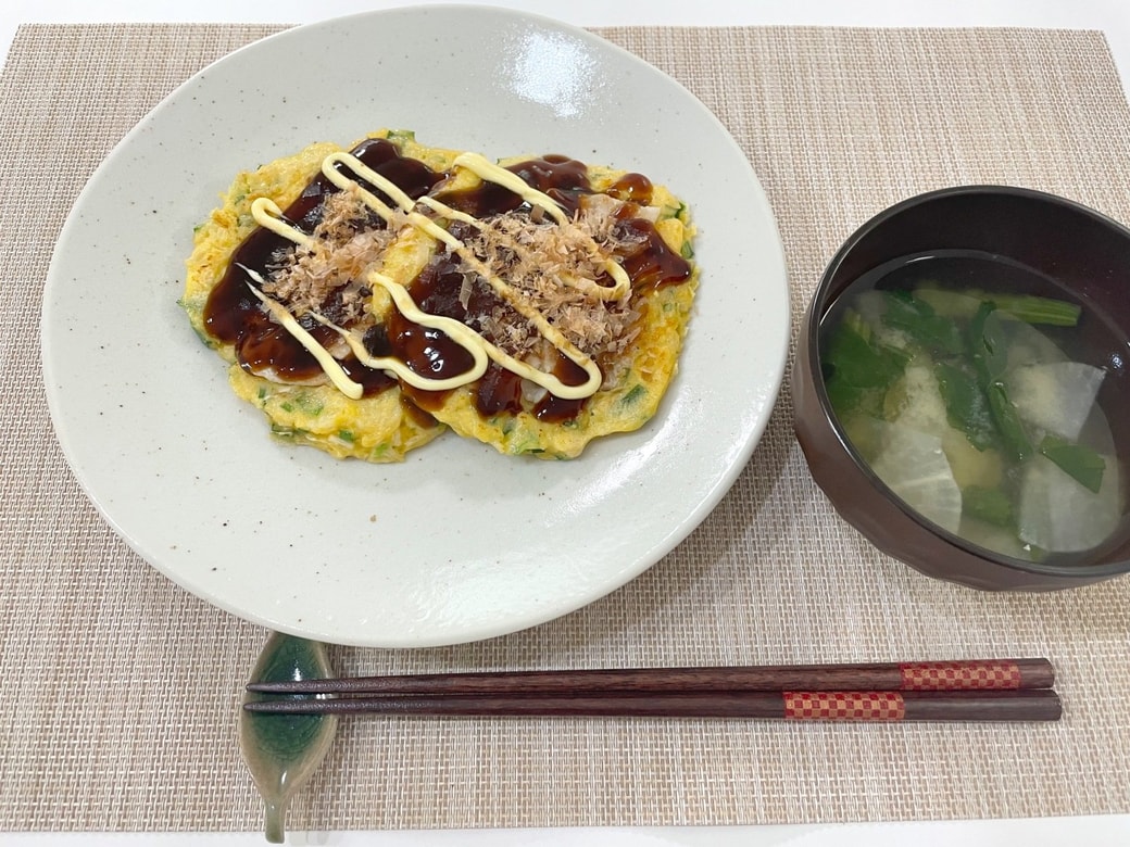 豚肉入りふわふわお好み焼き・大根とほうれん草の味噌汁