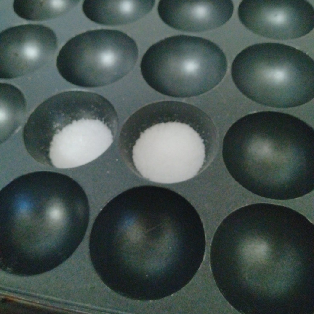 砂糖を入れたたこ焼き器