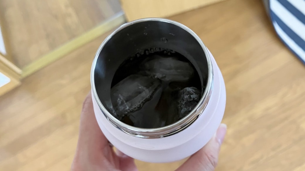 氷をたっぷりと入れた麦茶