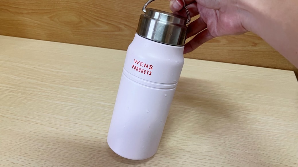 氷棒を入れた水筒