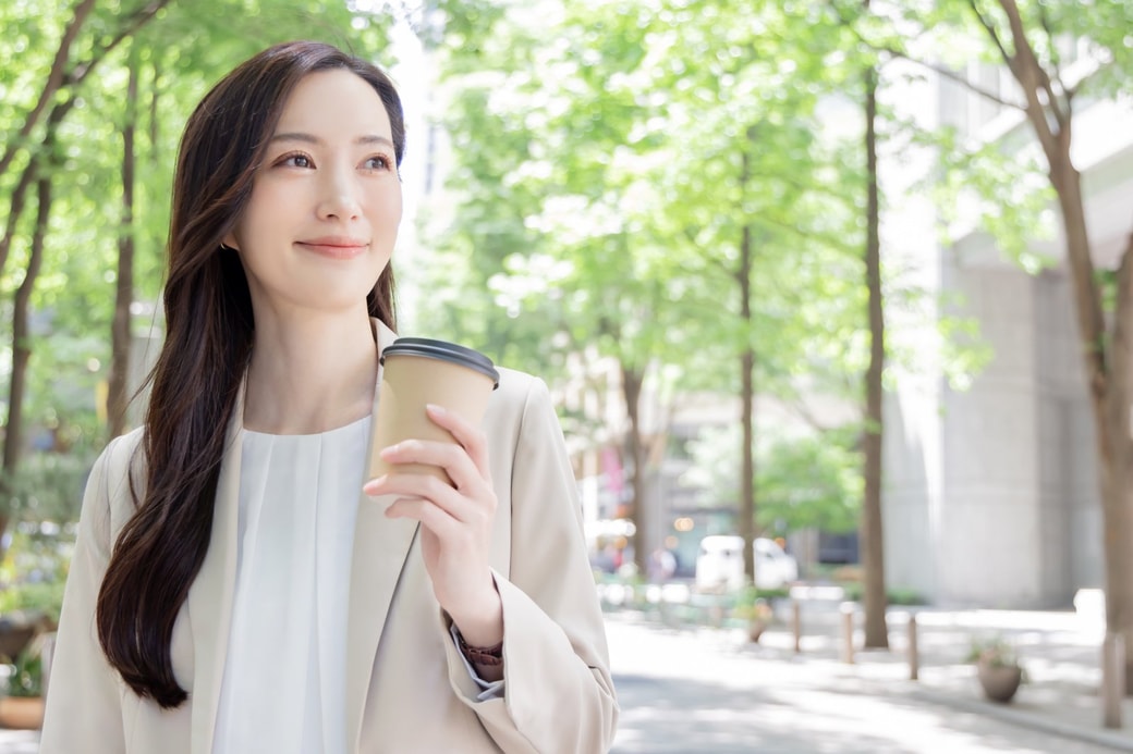 前向きな表情の女性