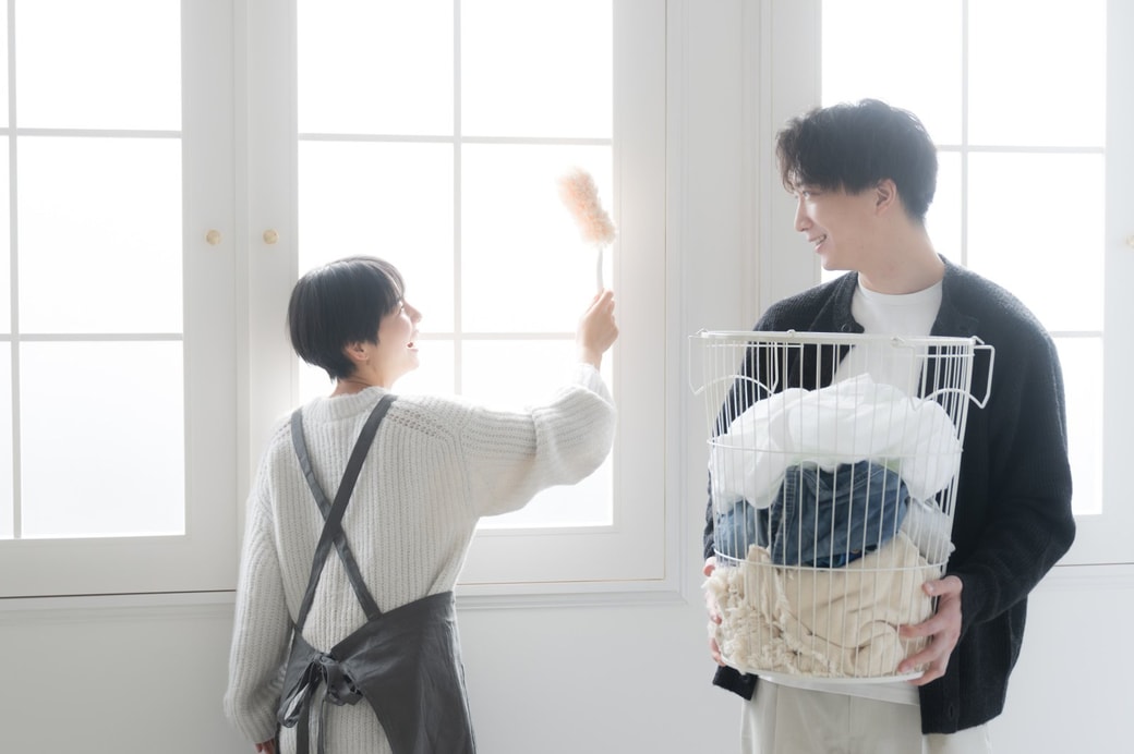 洗濯する夫