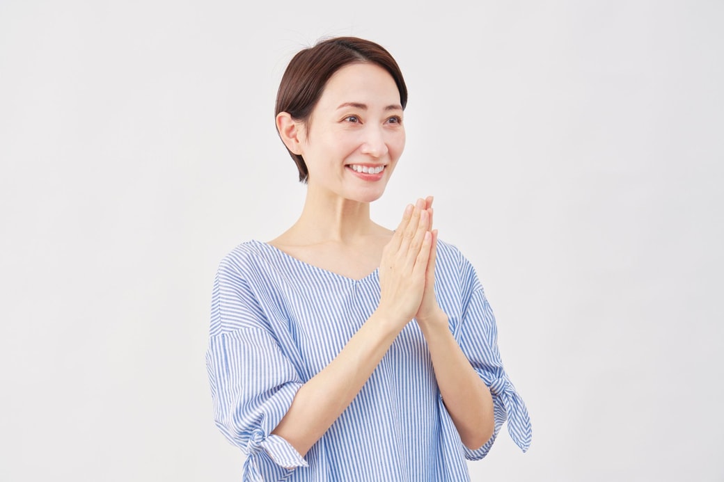 断る女性