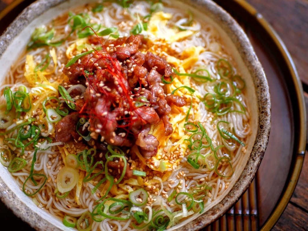 肉炒めのっけ素麺
