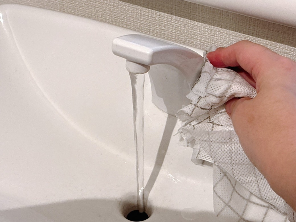 水で洗い流す