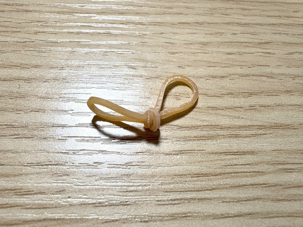中央を結んだ輪ゴム