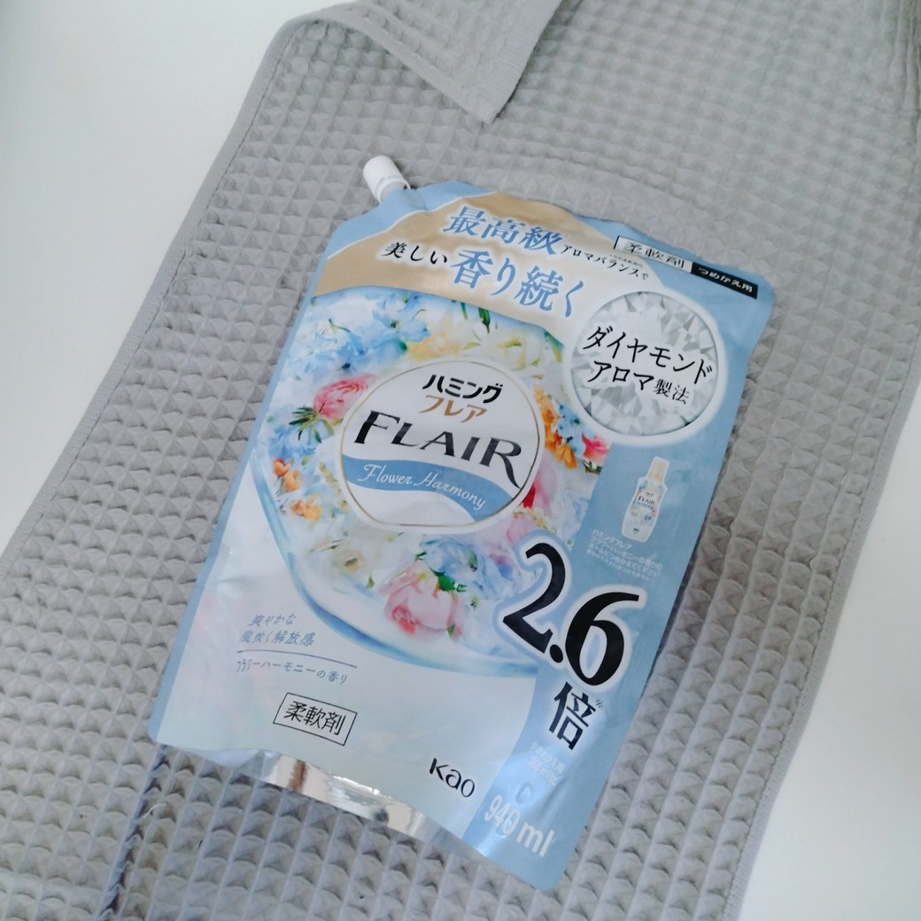 タオルで包んだ洗剤の詰め替えパック