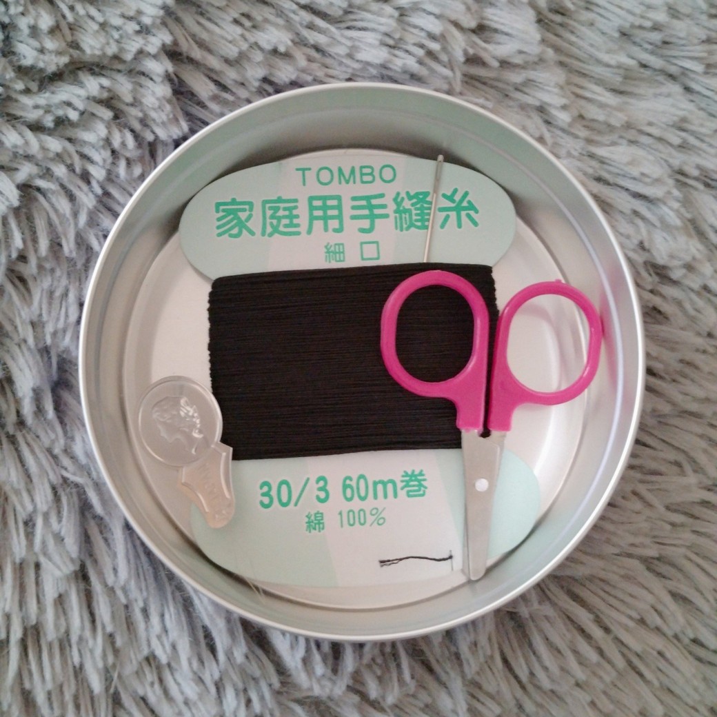 裁縫道具を入れたニベア缶