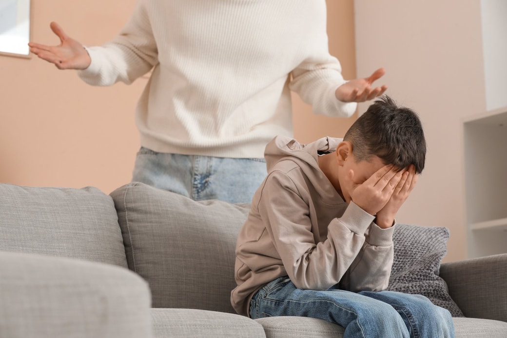 子どもに厳しくする父親