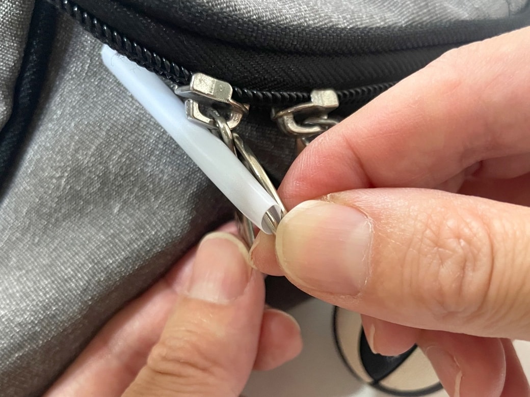 ストローを差し込んだ端から通す