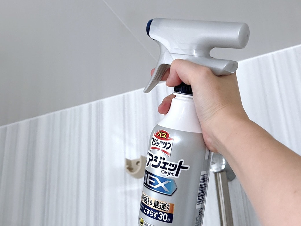 高い場所に直接スプレーするのはNG